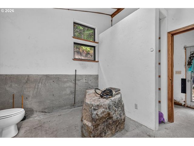 7007 PLACER Rd, Wolf Creek, OR 97497