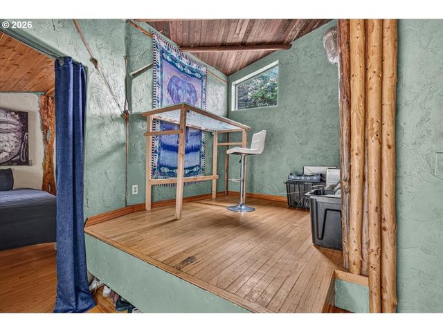 7007 PLACER Rd, Wolf Creek, OR 97497