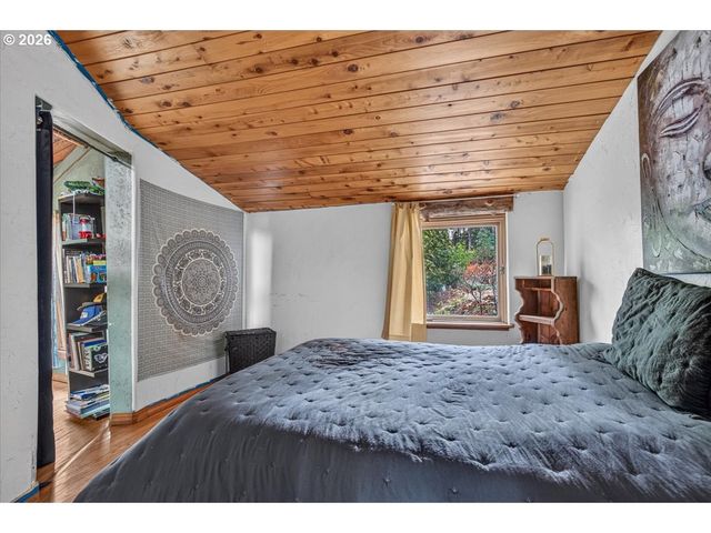 7007 PLACER Rd, Wolf Creek, OR 97497