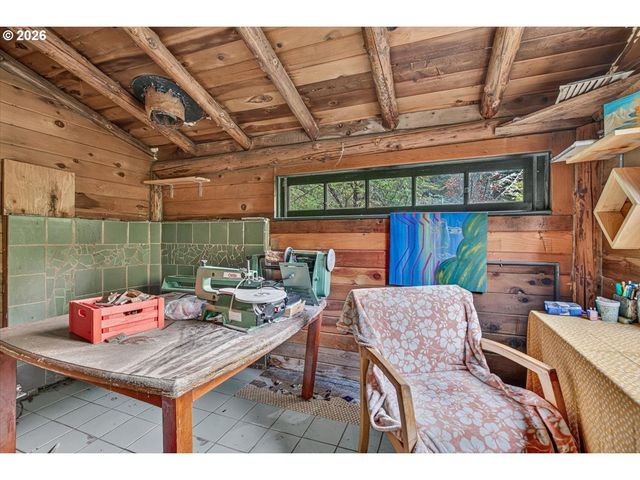 7007 PLACER Rd, Wolf Creek, OR 97497