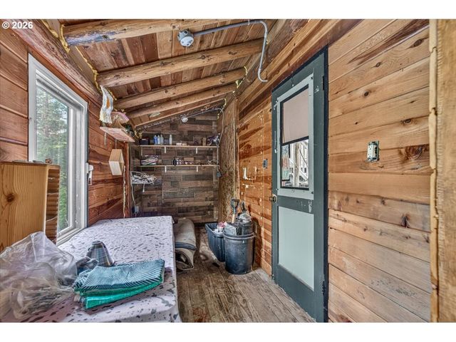 7007 PLACER Rd, Wolf Creek, OR 97497
