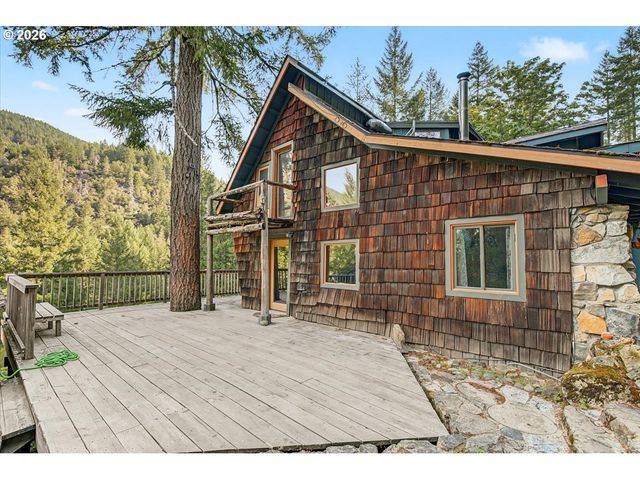 7007 PLACER Rd, Wolf Creek, OR 97497