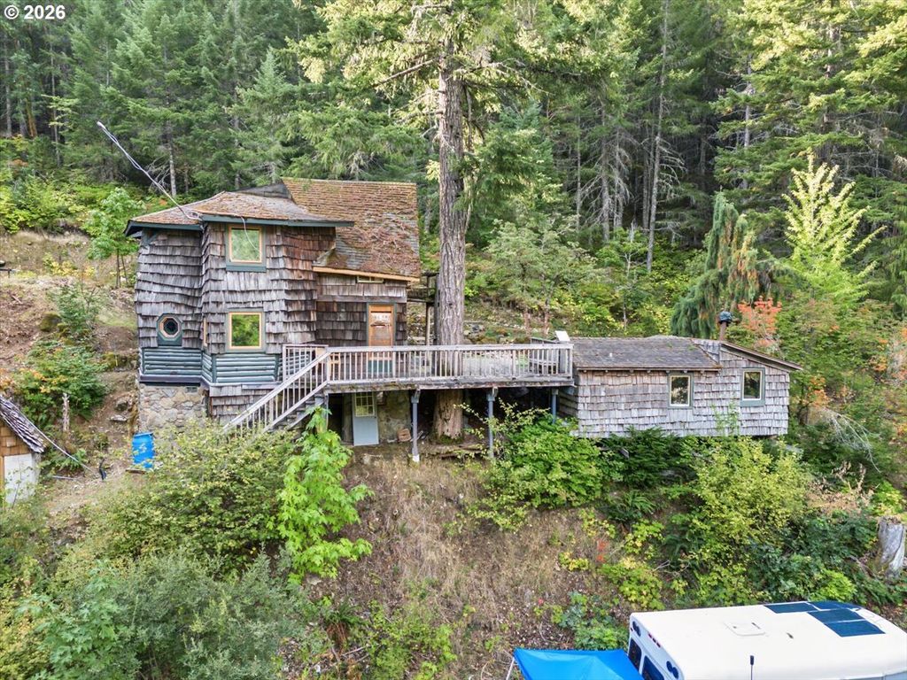7007 PLACER Rd, Wolf Creek, OR 97497