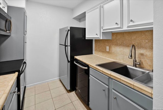 8702 Village Dr Apt 407, San Antonio, TX 78217