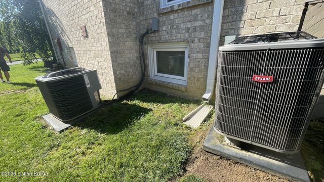 8120 Bohannon Station Rd, Louisville, KY 40291