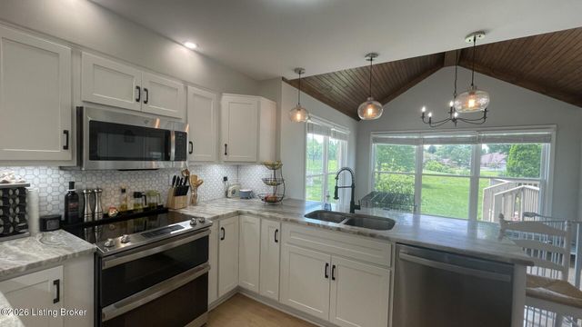 8120 Bohannon Station Rd, Louisville, KY 40291