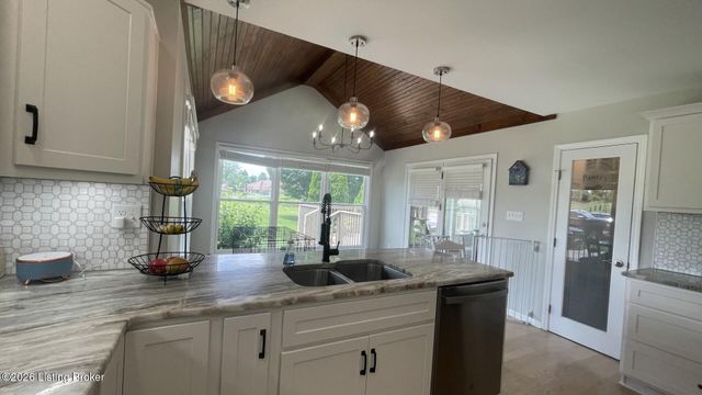 8120 Bohannon Station Rd, Louisville, KY 40291