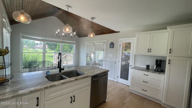 8120 Bohannon Station Rd, Louisville, KY 40291