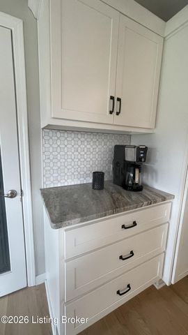 8120 Bohannon Station Rd, Louisville, KY 40291