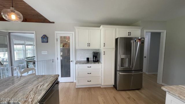 8120 Bohannon Station Rd, Louisville, KY 40291