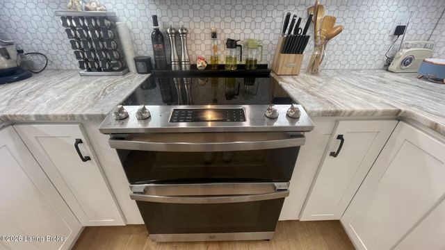 8120 Bohannon Station Rd, Louisville, KY 40291