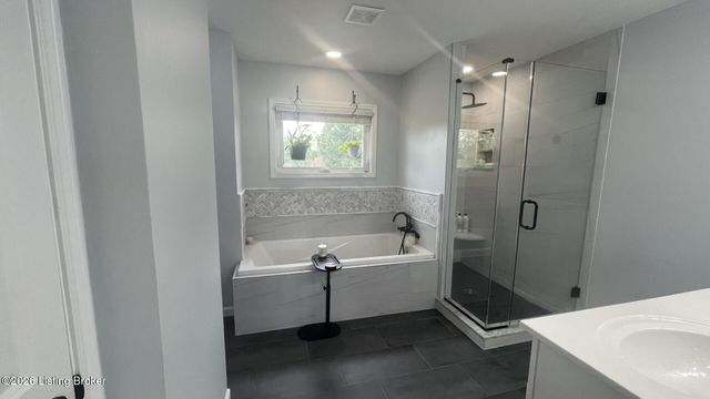 8120 Bohannon Station Rd, Louisville, KY 40291