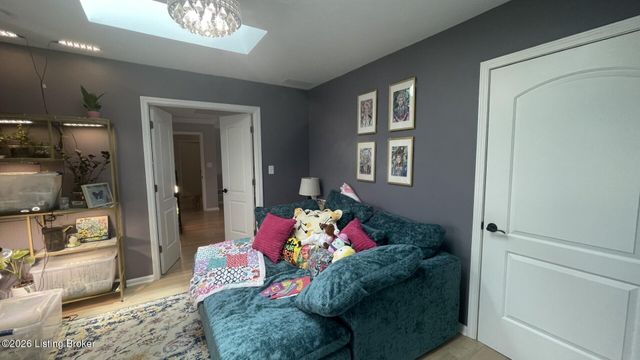 8120 Bohannon Station Rd, Louisville, KY 40291