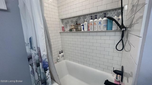 8120 Bohannon Station Rd, Louisville, KY 40291