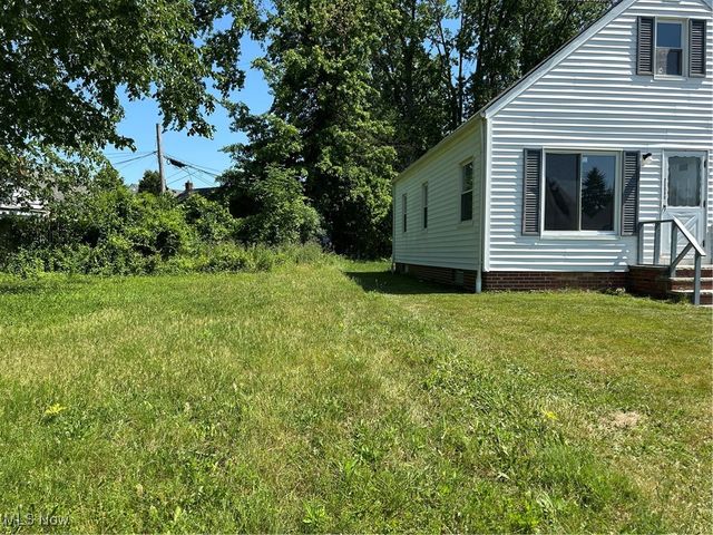 23880 Hartland Drive, Euclid, OH 44123