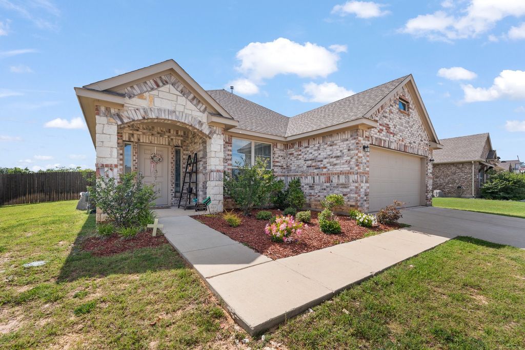 4000 Bendale Road, Benbrook, TX 76116