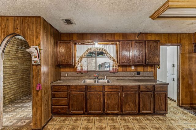 7111 FOREST MONT ST, San Antonio, TX 78240