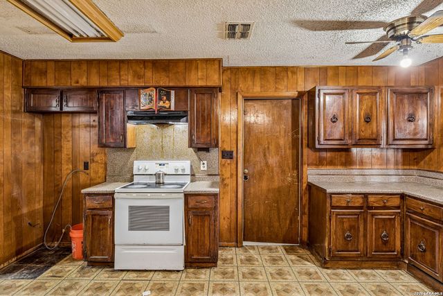 7111 FOREST MONT ST, San Antonio, TX 78240