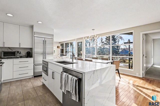 1916 S Austin Dr Drive, Sioux Falls, SD 57105