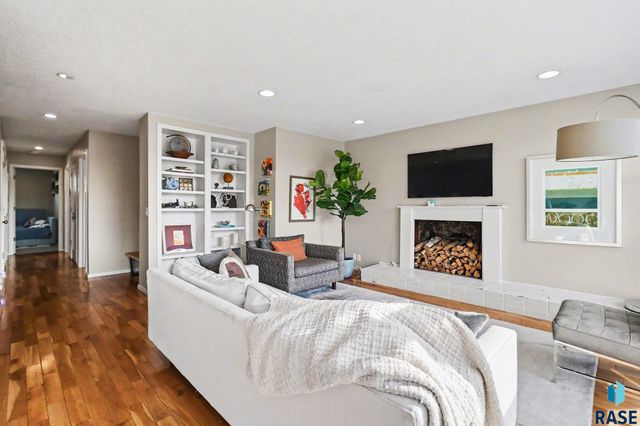 1916 S Austin Dr Drive, Sioux Falls, SD 57105