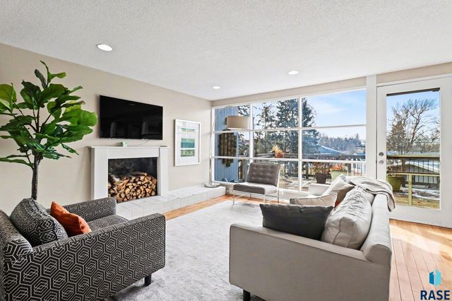 1916 S Austin Dr Drive, Sioux Falls, SD 57105