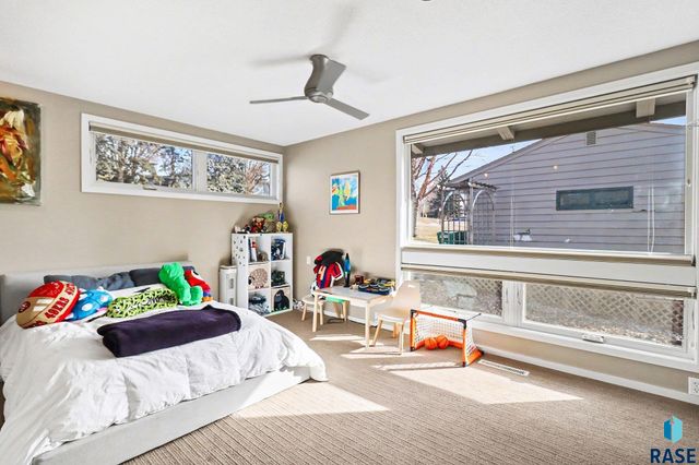 1916 S Austin Dr Drive, Sioux Falls, SD 57105