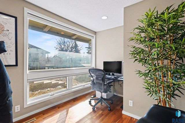 1916 S Austin Dr Drive, Sioux Falls, SD 57105