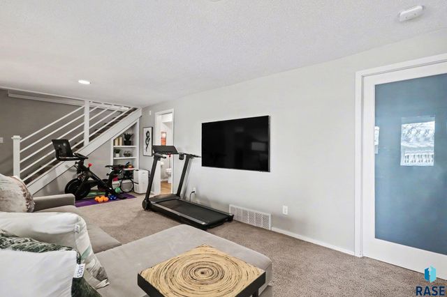 1916 S Austin Dr Drive, Sioux Falls, SD 57105