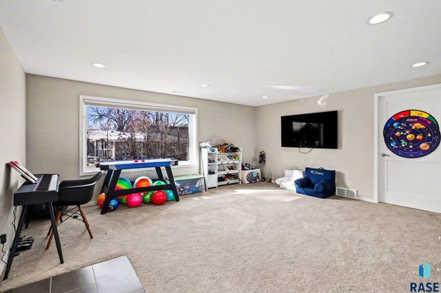 1916 S Austin Dr Drive, Sioux Falls, SD 57105