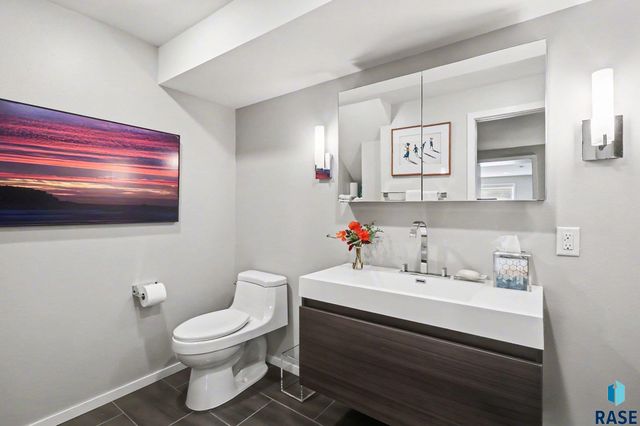 1916 S Austin Dr Drive, Sioux Falls, SD 57105