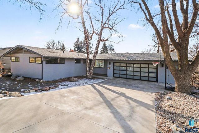 1916 S Austin Dr Drive, Sioux Falls, SD 57105