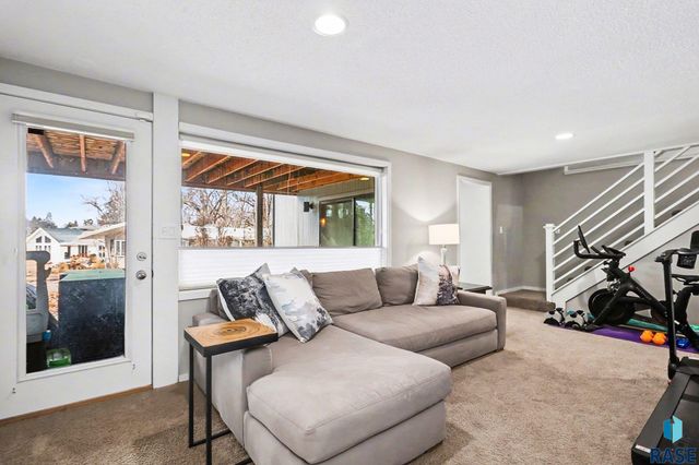 1916 S Austin Dr Drive, Sioux Falls, SD 57105