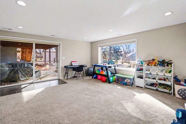 1916 S Austin Dr Drive, Sioux Falls, SD 57105