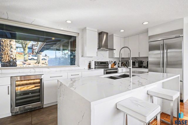 1916 S Austin Dr Drive, Sioux Falls, SD 57105