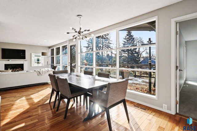 1916 S Austin Dr Drive, Sioux Falls, SD 57105