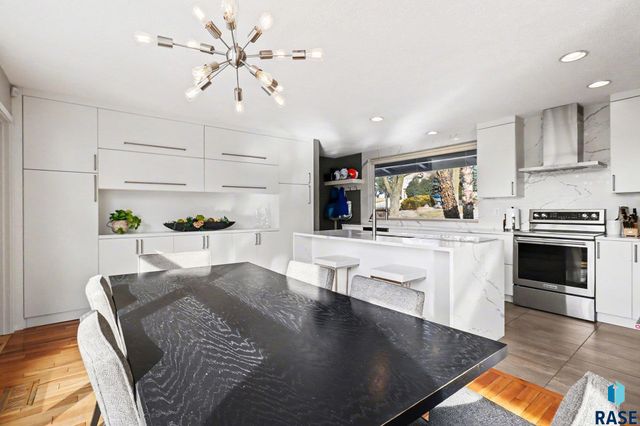 1916 S Austin Dr Drive, Sioux Falls, SD 57105