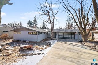 1916 S Austin Dr Drive, Sioux Falls, SD 57105