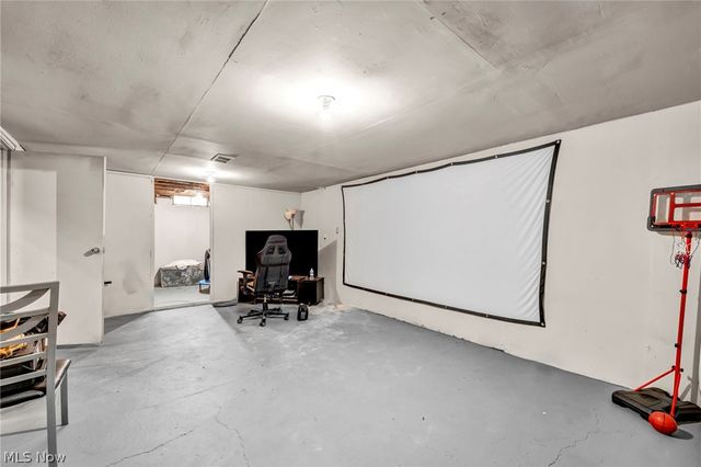 16215 Miles Avenue, Cleveland, OH 44128