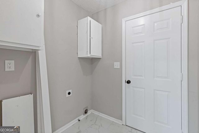 1111 Pin Oak Drive, Tucker, GA 30084