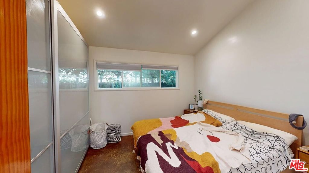 Image 23 of property listing at 320 Grand Boulevard, Los Angeles, CA 90291