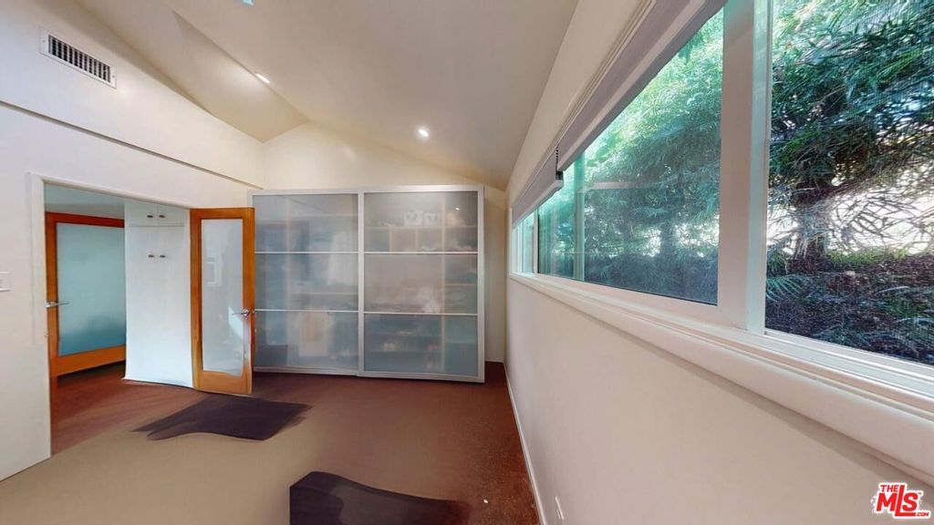 Image 25 of property listing at 320 Grand Boulevard, Los Angeles, CA 90291