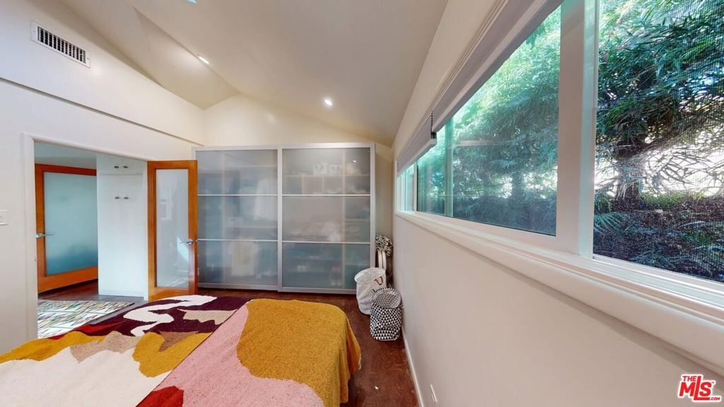 Image 26 of property listing at 320 Grand Boulevard, Los Angeles, CA 90291