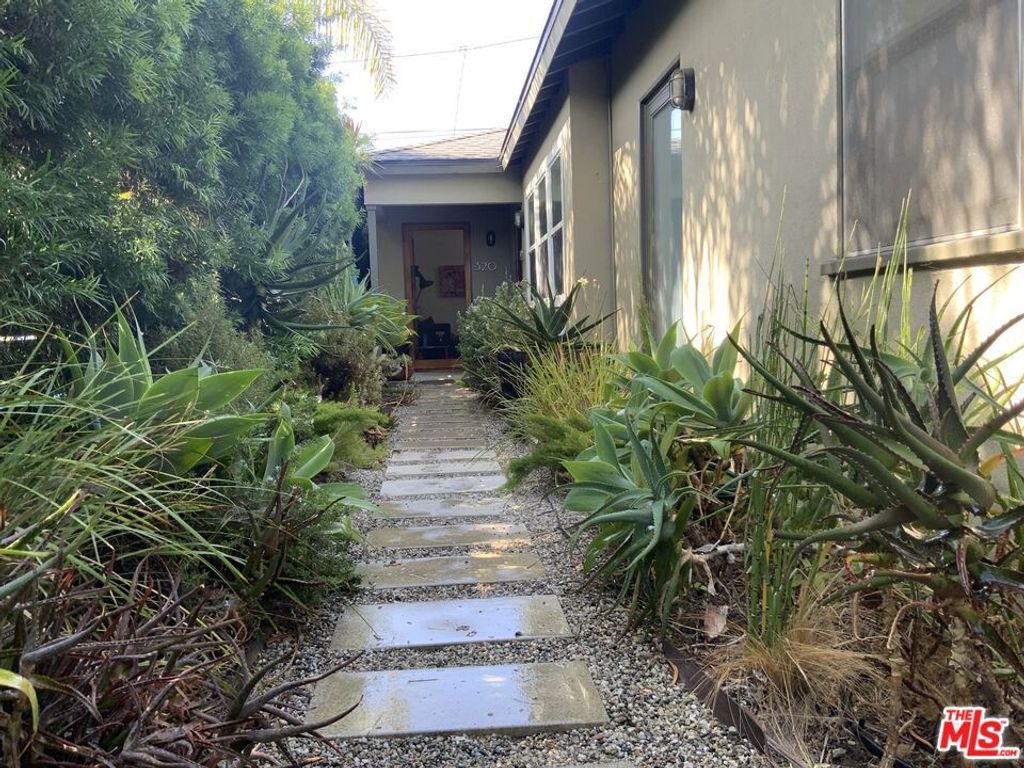 Image 4 of property listing at 320 Grand Boulevard, Los Angeles, CA 90291