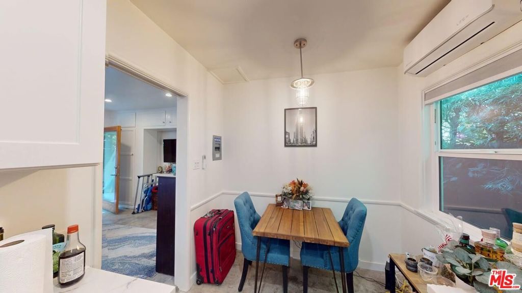 Image 47 of property listing at 320 Grand Boulevard, Los Angeles, CA 90291