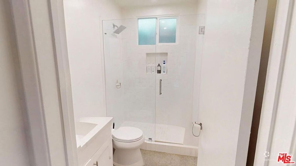 Image 48 of property listing at 320 Grand Boulevard, Los Angeles, CA 90291