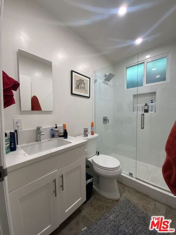 Image 50 of property listing at 320 Grand Boulevard, Los Angeles, CA 90291