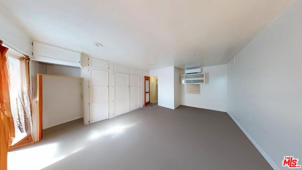 Image 53 of property listing at 320 Grand Boulevard, Los Angeles, CA 90291
