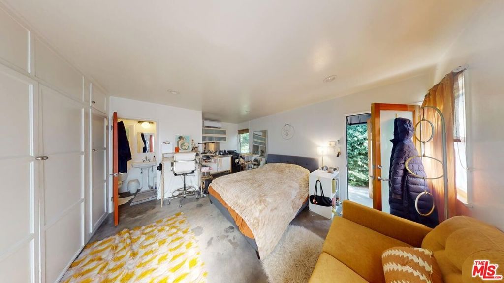 Image 55 of property listing at 320 Grand Boulevard, Los Angeles, CA 90291