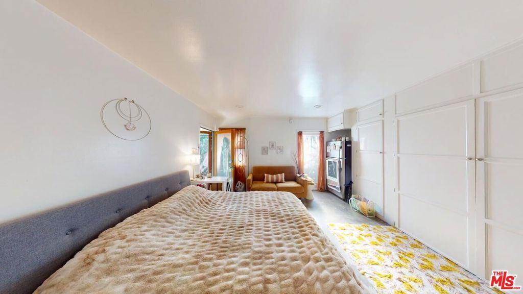Image 57 of property listing at 320 Grand Boulevard, Los Angeles, CA 90291