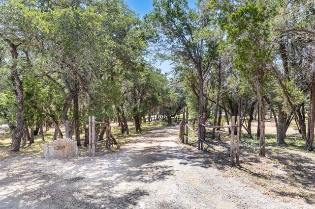 204 Deer Creek CIR, Dripping Springs, TX 78620